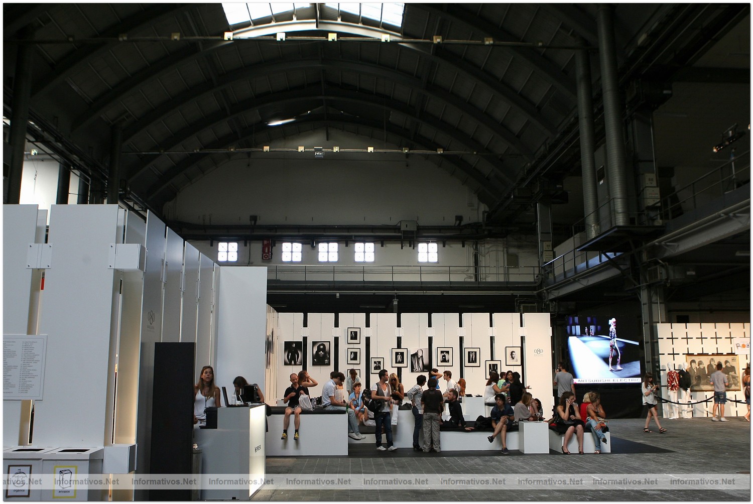 BCNJUL2010.- Ambiente Pasarela - Showroom Barcelona 080