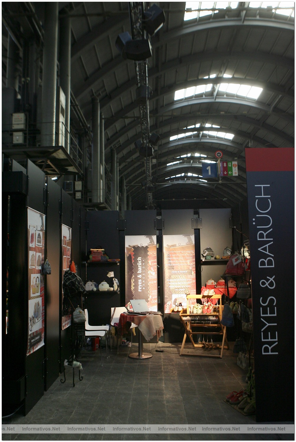 BCNJUL2010.- Ambiente Pasarela - Showroom Barcelona 080
