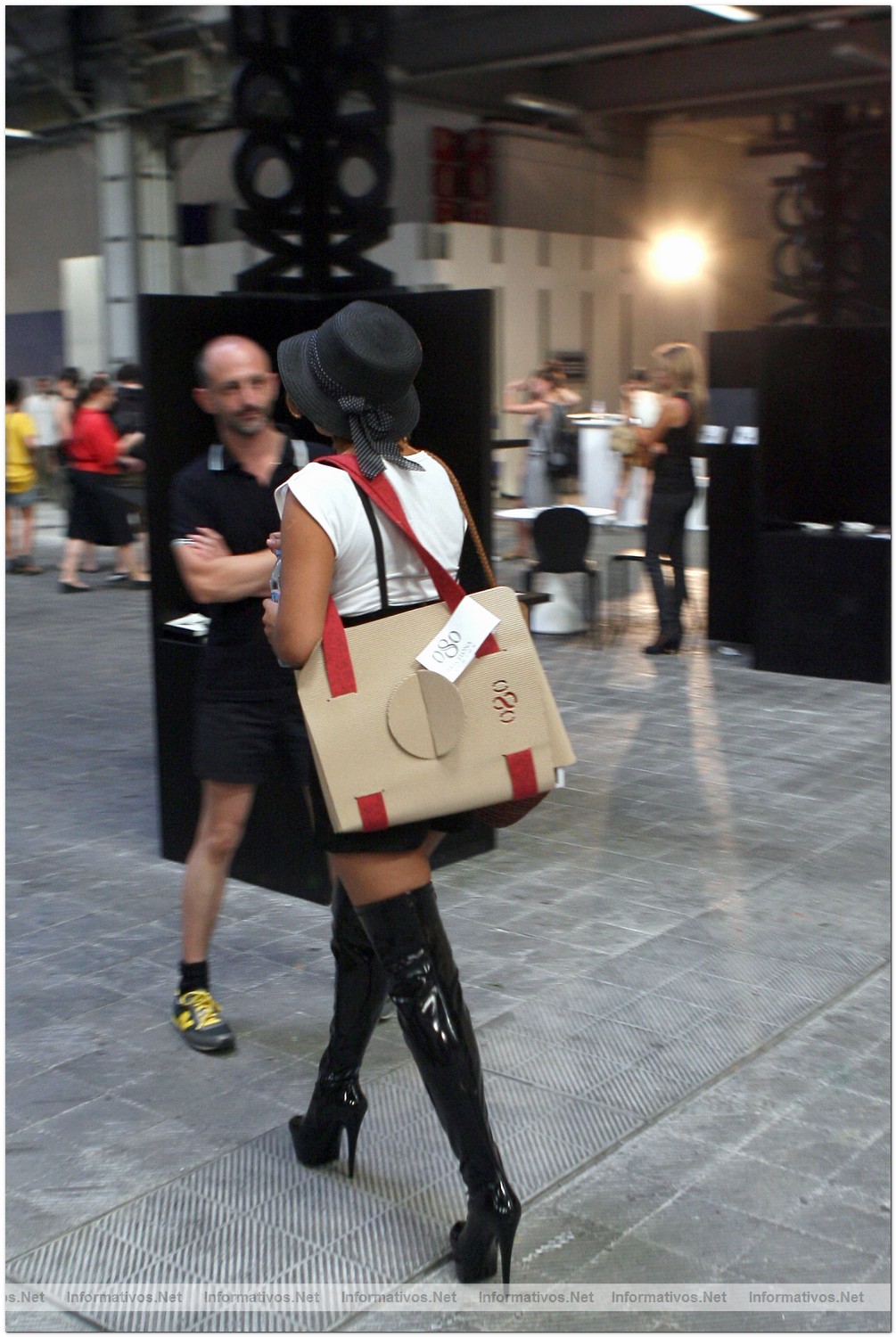 BCNJUL2010.- Ambiente Pasarela - Showroom Barcelona 080