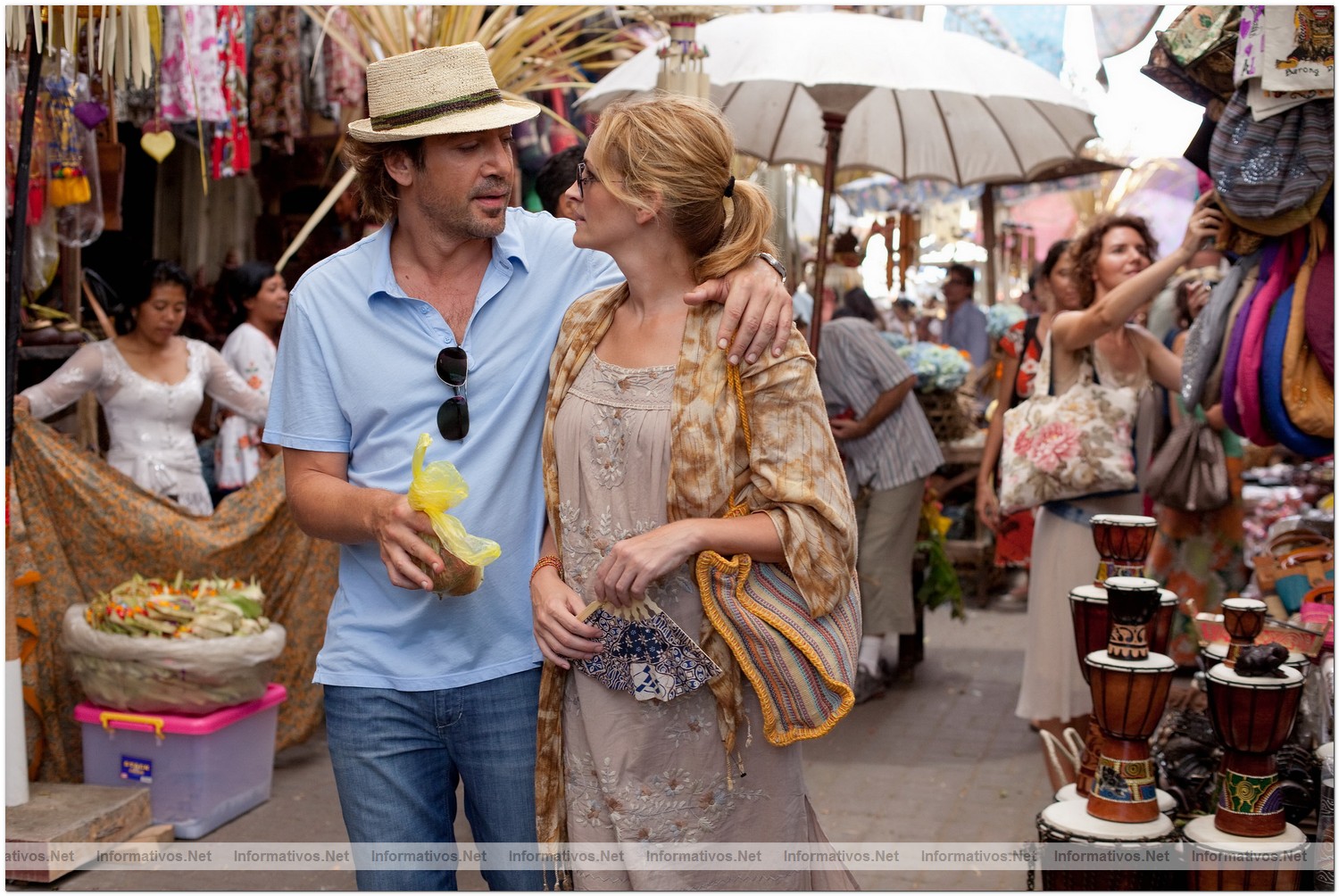 Fotograma de ''Eat Pray Love (Come Reza Ama)'' basada en el best seller hom�nimo de la escritora y periodista Elizabeth Gilbert.  Javier Bardem "Felipe" y Julia Roberts "Elizabeth Gilbert"