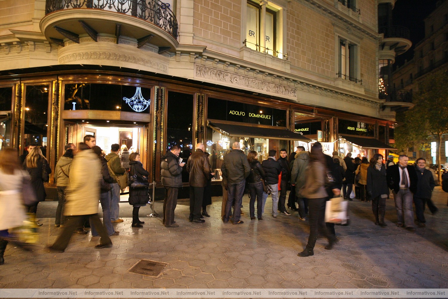 BCN2DIC010.- The Shopping Night Barcelona: Ambiente