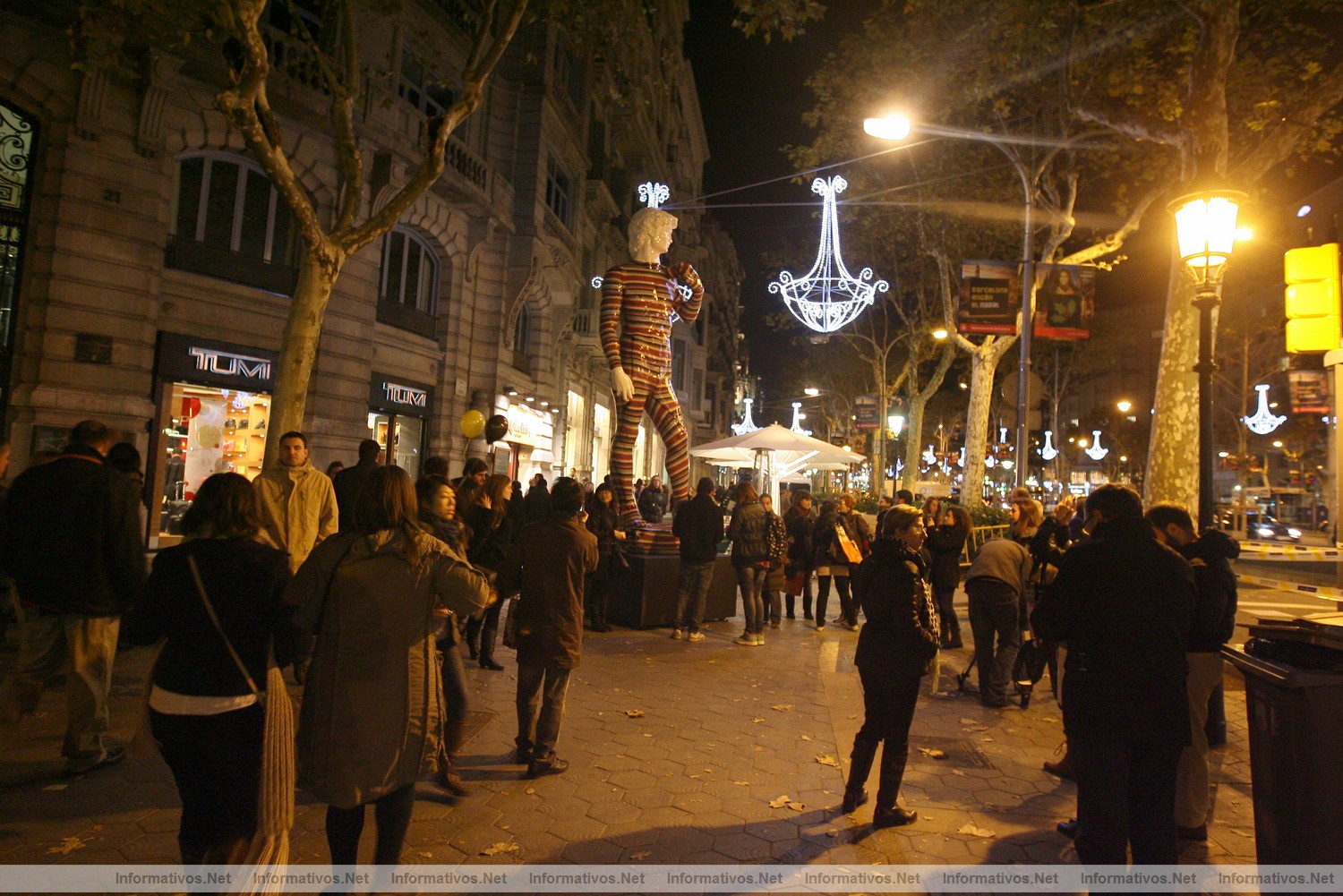 BCN2DIC010.- The Shopping Night Barcelona: Ambiente