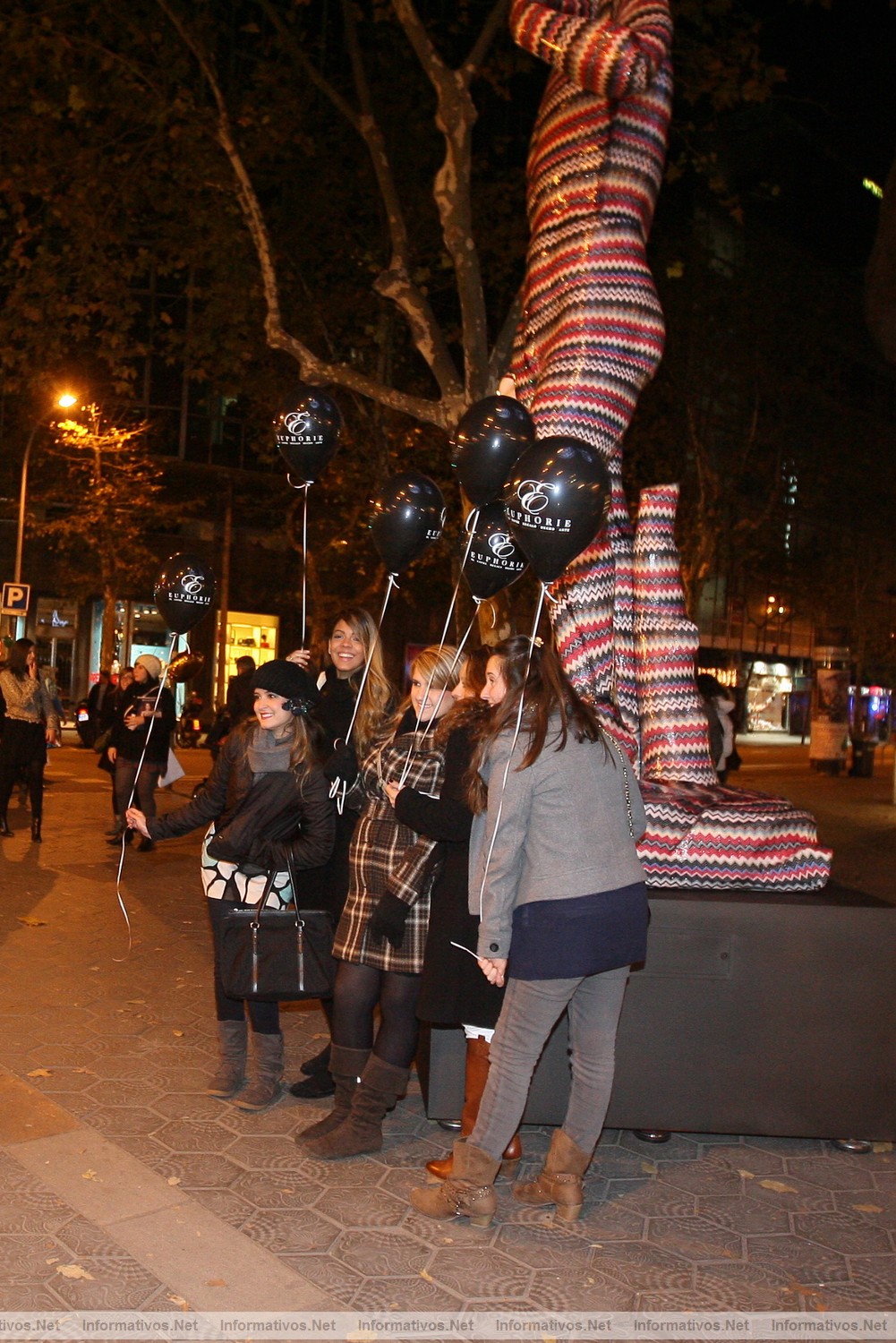 BCN2DIC010.- The Shopping Night Barcelona: Ambiente