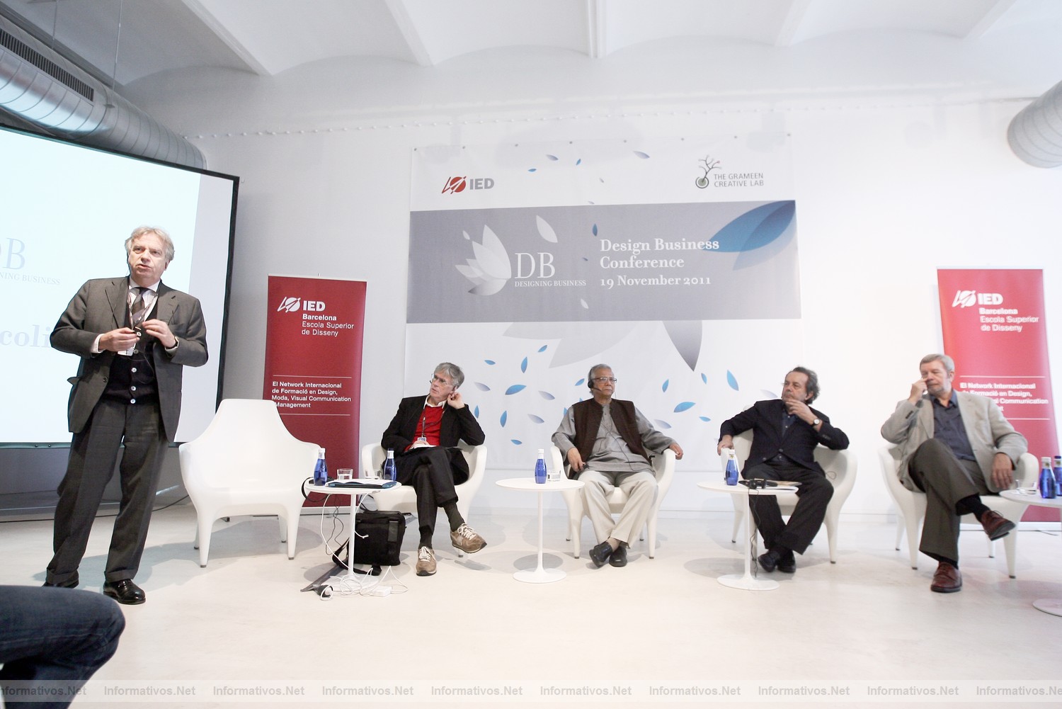BCN19NOV011.- Design Business Conference en el IED Barcelona. Carlo Forcolini (Administrador Delegado IED); Derrick de Kerckhove (sociólogo); Muhammad Yunus(Premio Nobel de la Paz); Francisco Jarauta (filósofo); Richard Buchanan Doctor en Filosofía. Profesor de diseño.