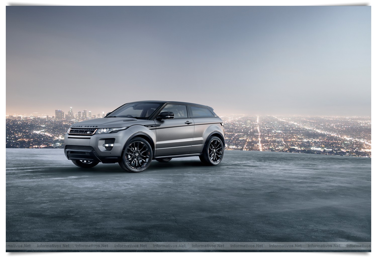 Victoria Beckham y Land Rover presentan el Range Rover Evoque Special Edition. Está pintado a mano en acabado mate