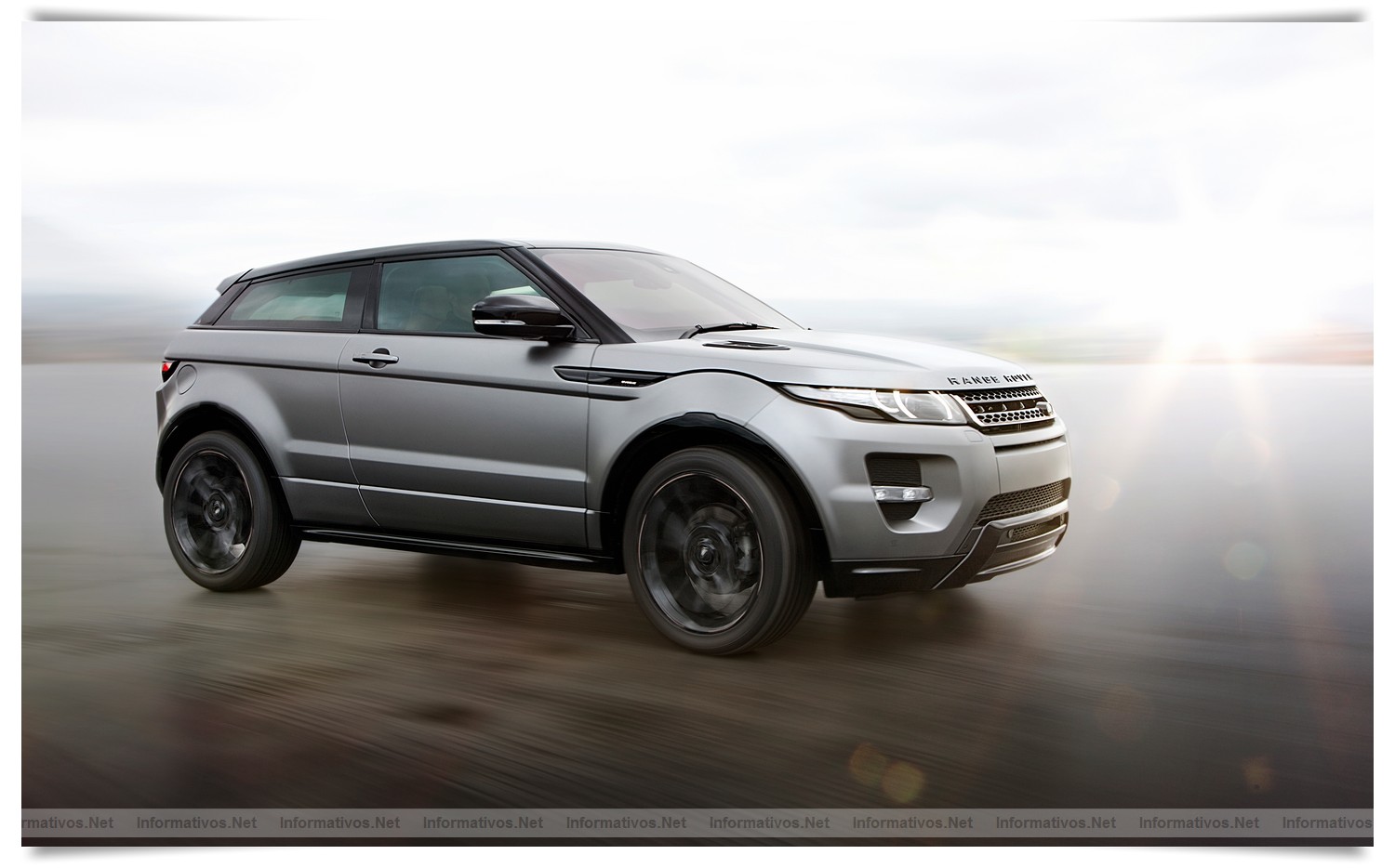 Victoria Beckham y Land Rover presentan el Range Rover Evoque Special Edition. Está pintado a mano en acabado mate