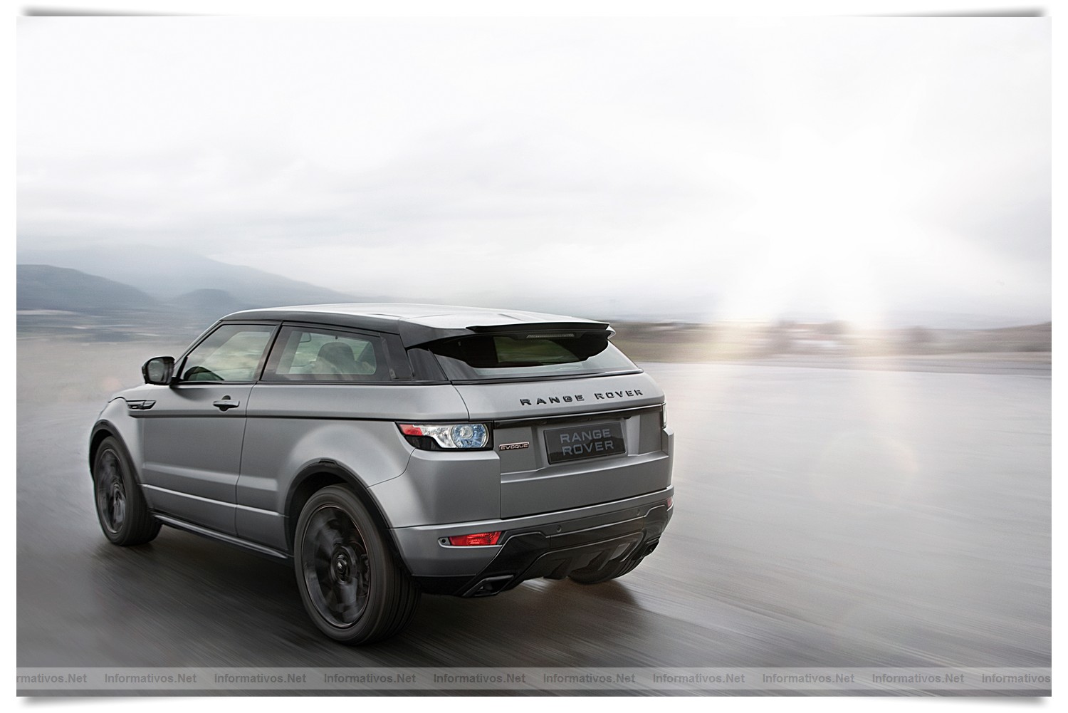 Victoria Beckham y Land Rover presentan el Range Rover Evoque Special Edition. Está pintado a mano en acabado mate