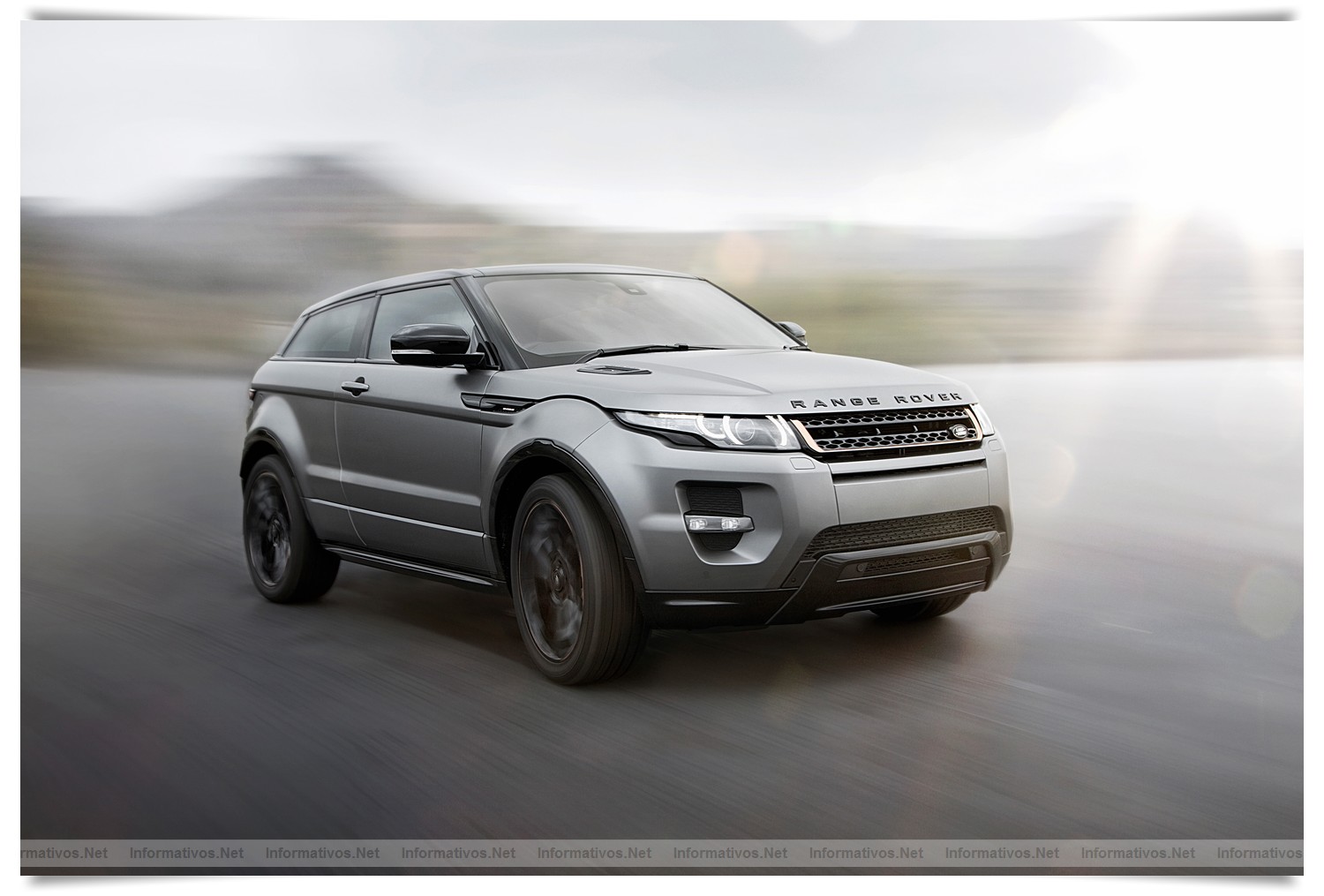 Victoria Beckham y Land Rover presentan el Range Rover Evoque Special Edition. Está pintado a mano en acabado mate