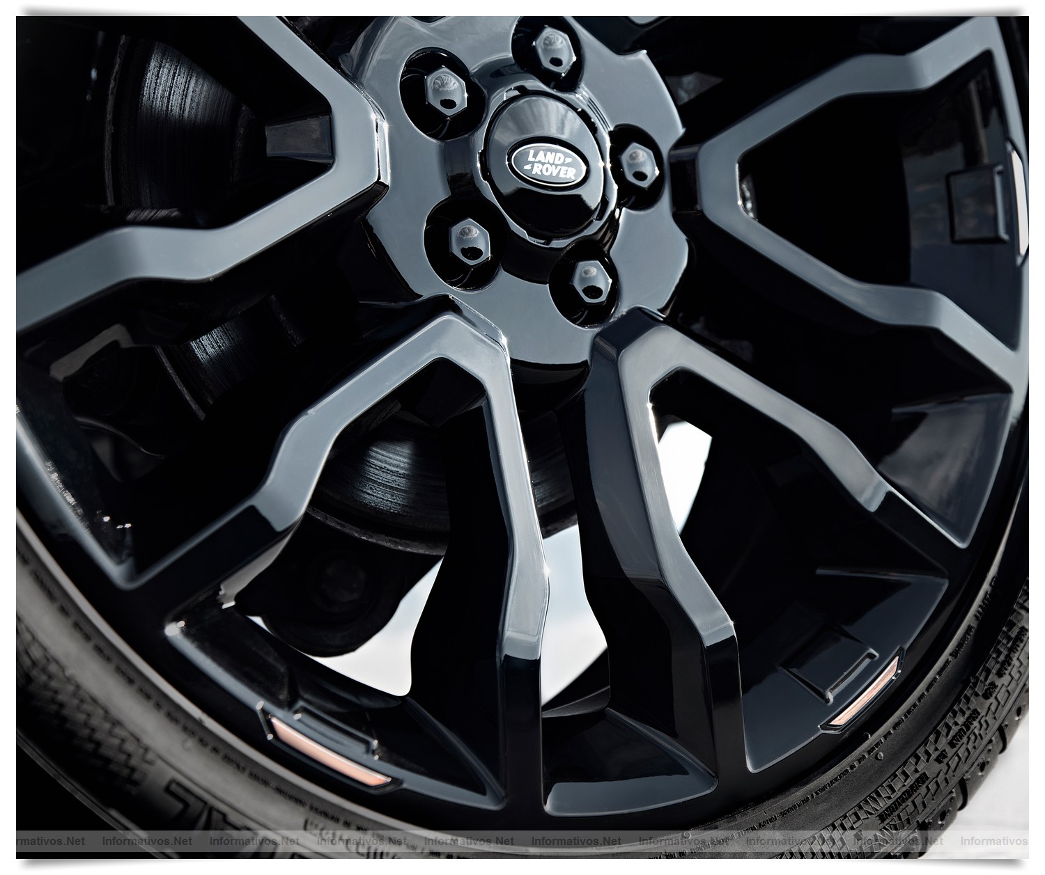 Victoria Beckham y Land Rover presentan el Range Rover Evoque Special Edition. Llantas de aleación de 20'' lacadas en negro brillante con acabados en oro rosa