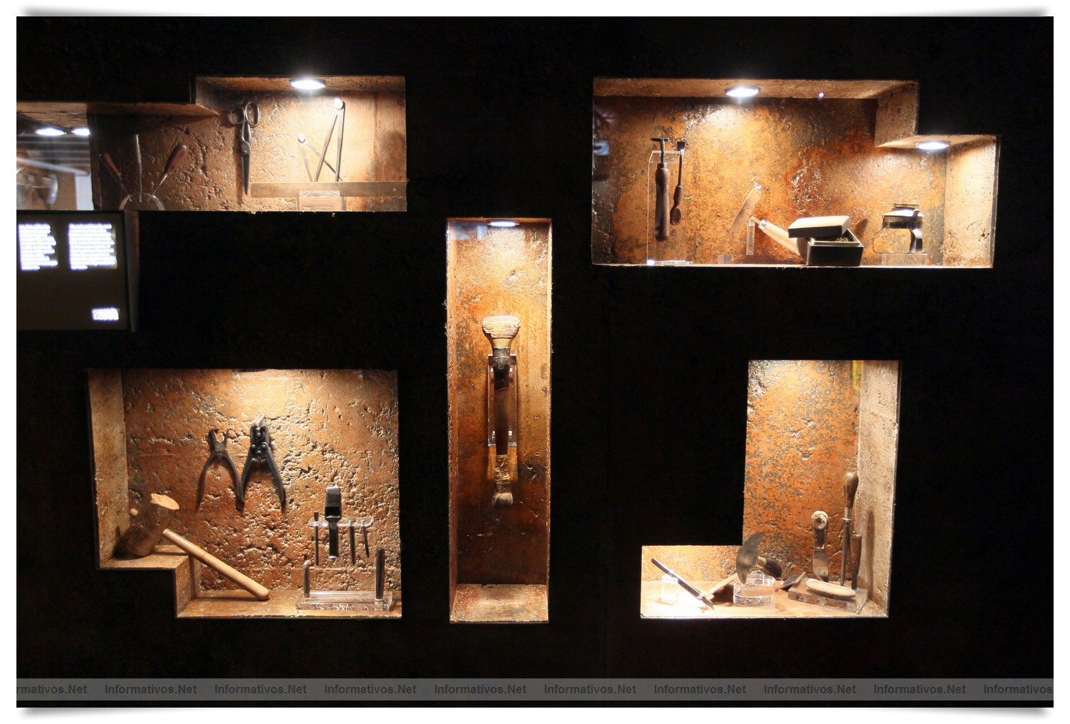 BCN24ABRIL012.- La Galería Loewe recoge toda la esencia de la firma española en un espacio fascinante en el Pº de Gracia de Barcelona.