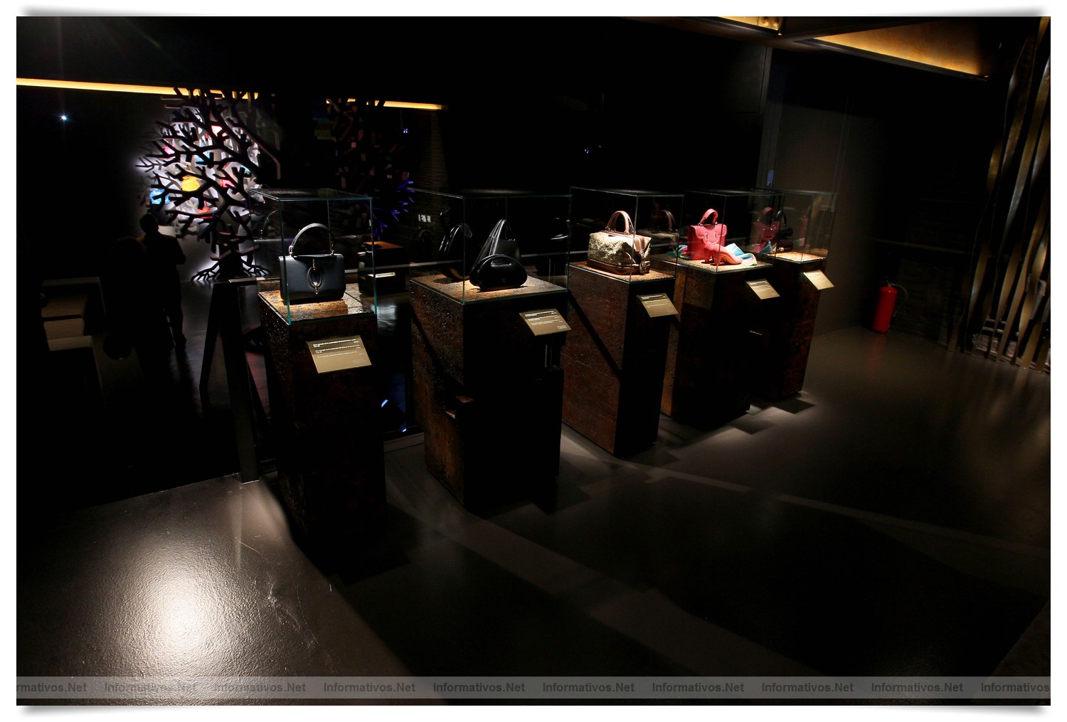 BCN24ABRIL012.- La Galería Loewe recoge toda la esencia de la firma española en un espacio fascinante en el Pº de Gracia de Barcelona. Área Lounge