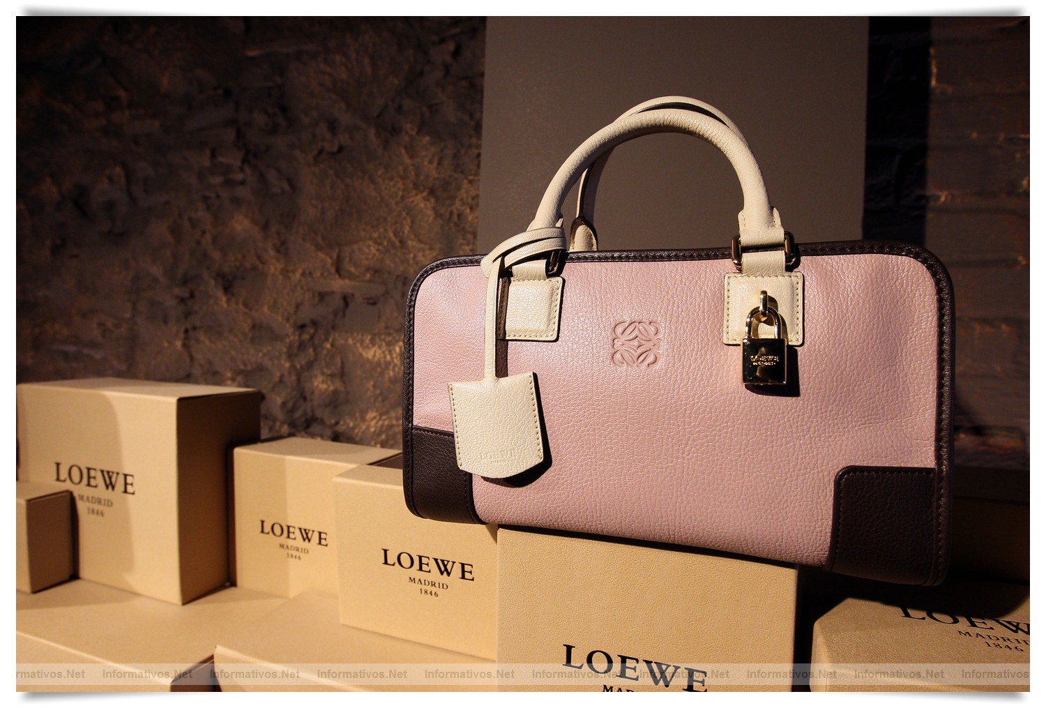 BCN24ABRIL012.- La Galería Loewe recoge toda la esencia de la firma española en un espacio fascinante en el Pº de Gracia de Barcelona.