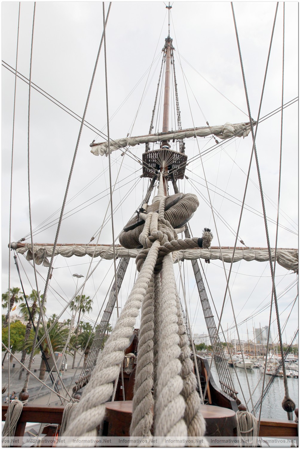 BCN11JUN012.- El gale�n La Pepa se echa a la mar en homenaje al esp�ritu liberal de la Constituci�n de 1812 y recrea la vida a bordo de hace 3 siglos.