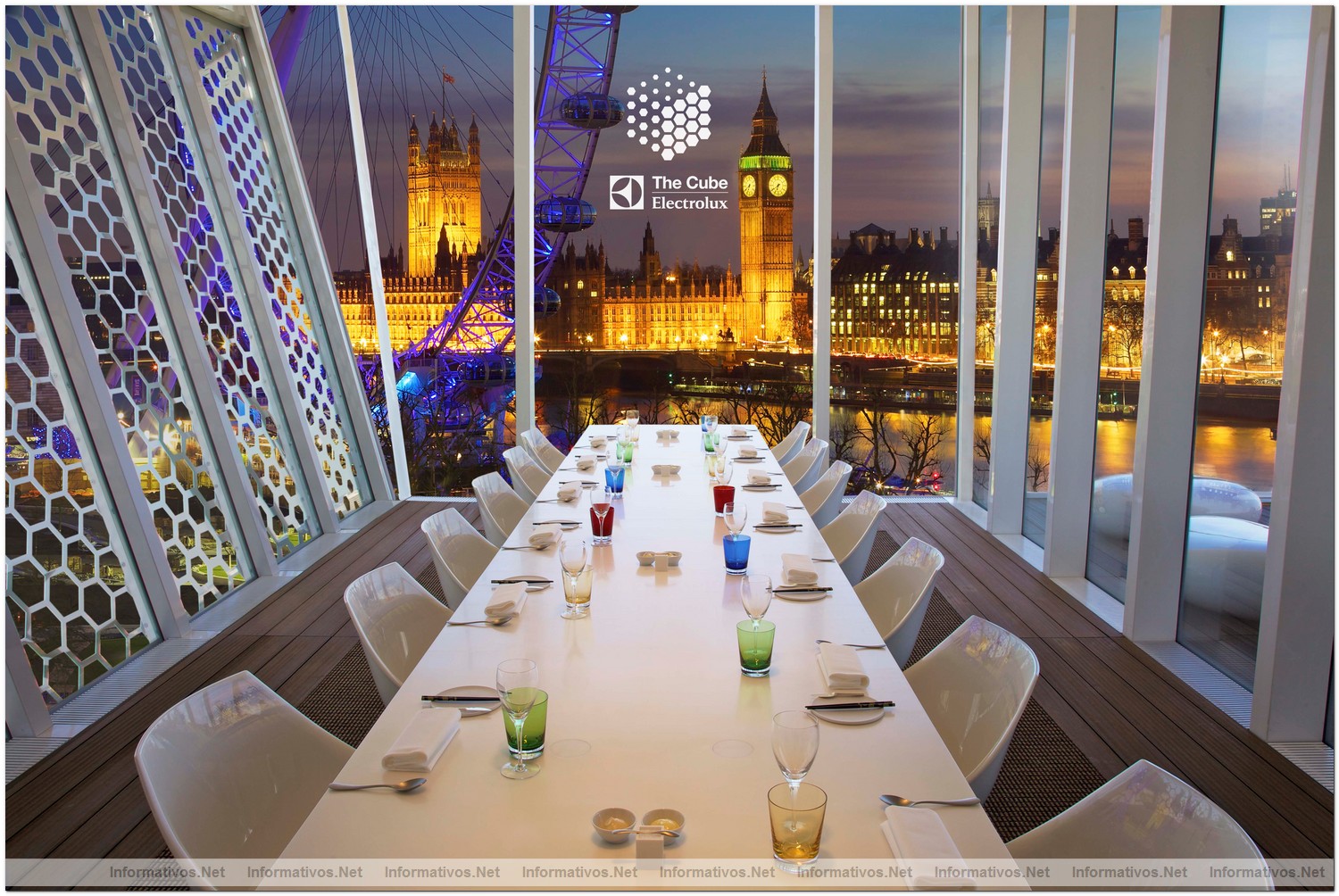 London-JUN012.- Cube: un restaurante ef�mero pop-up s�mbolo de arquitectura sostenible ubicado en uno de los extremos del tejado del Royal Festival Hall
