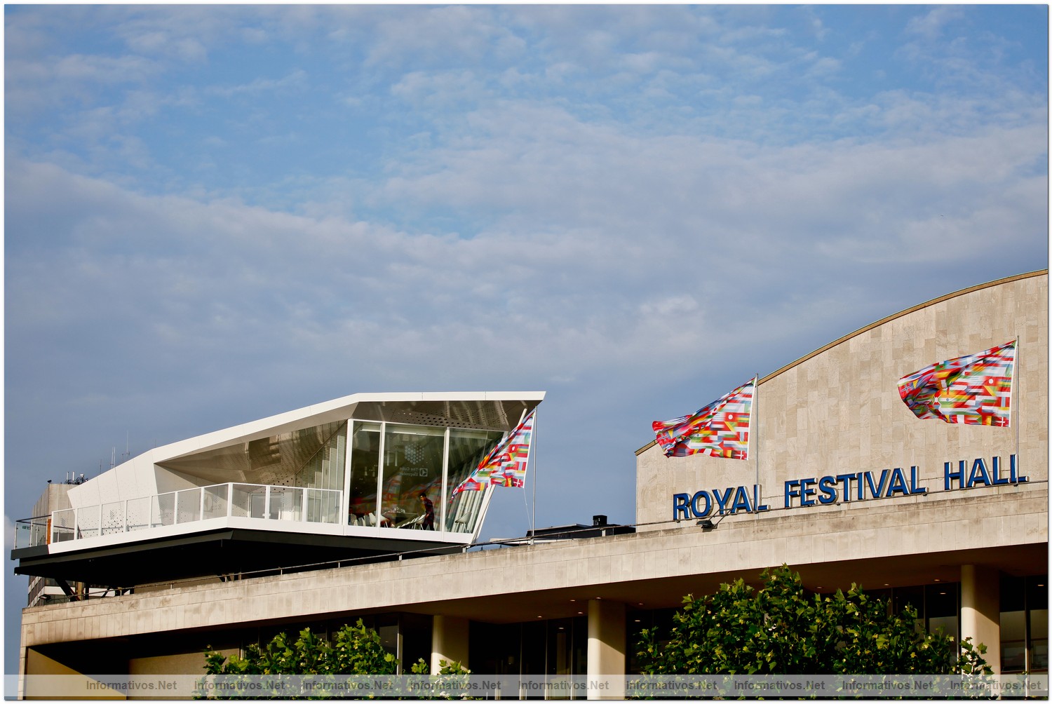 London-JUN012.- Cube: un restaurante ef�mero pop-up s�mbolo de arquitectura sostenible ubicado en uno de los extremos del tejado del Royal Festival Hall