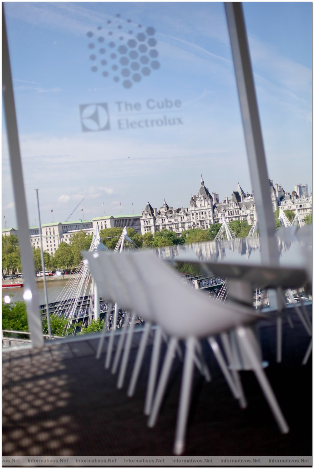 London-JUN012.- Cube: un restaurante ef�mero pop-up s�mbolo de arquitectura sostenible ubicado en uno de los extremos del tejado del Royal Festival Hall