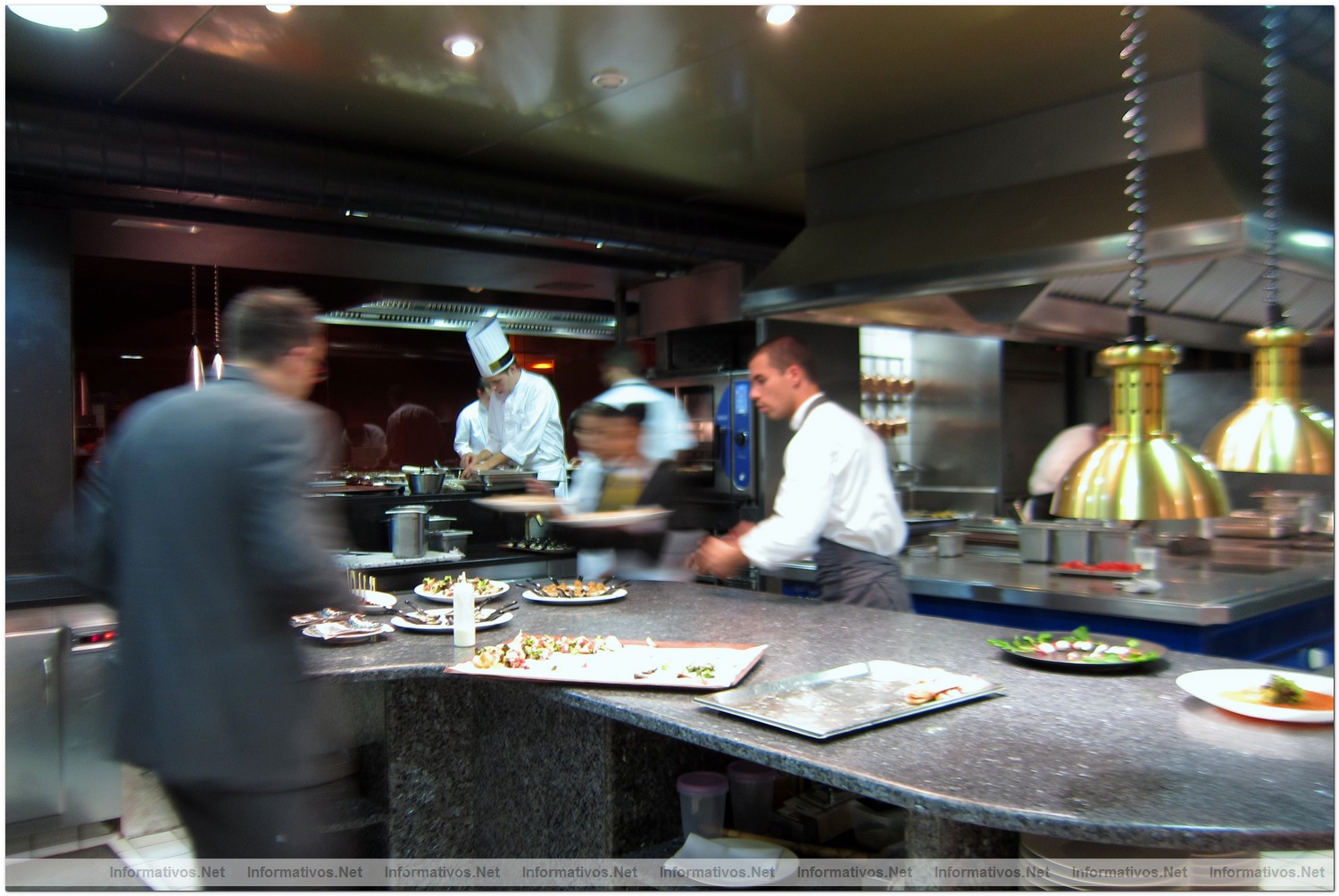 Sant Celoni, 2 de Julio de 2012.- Presentaci�n del nuevo 'claim' e imagen de Can Fabes. Actividad en cocina