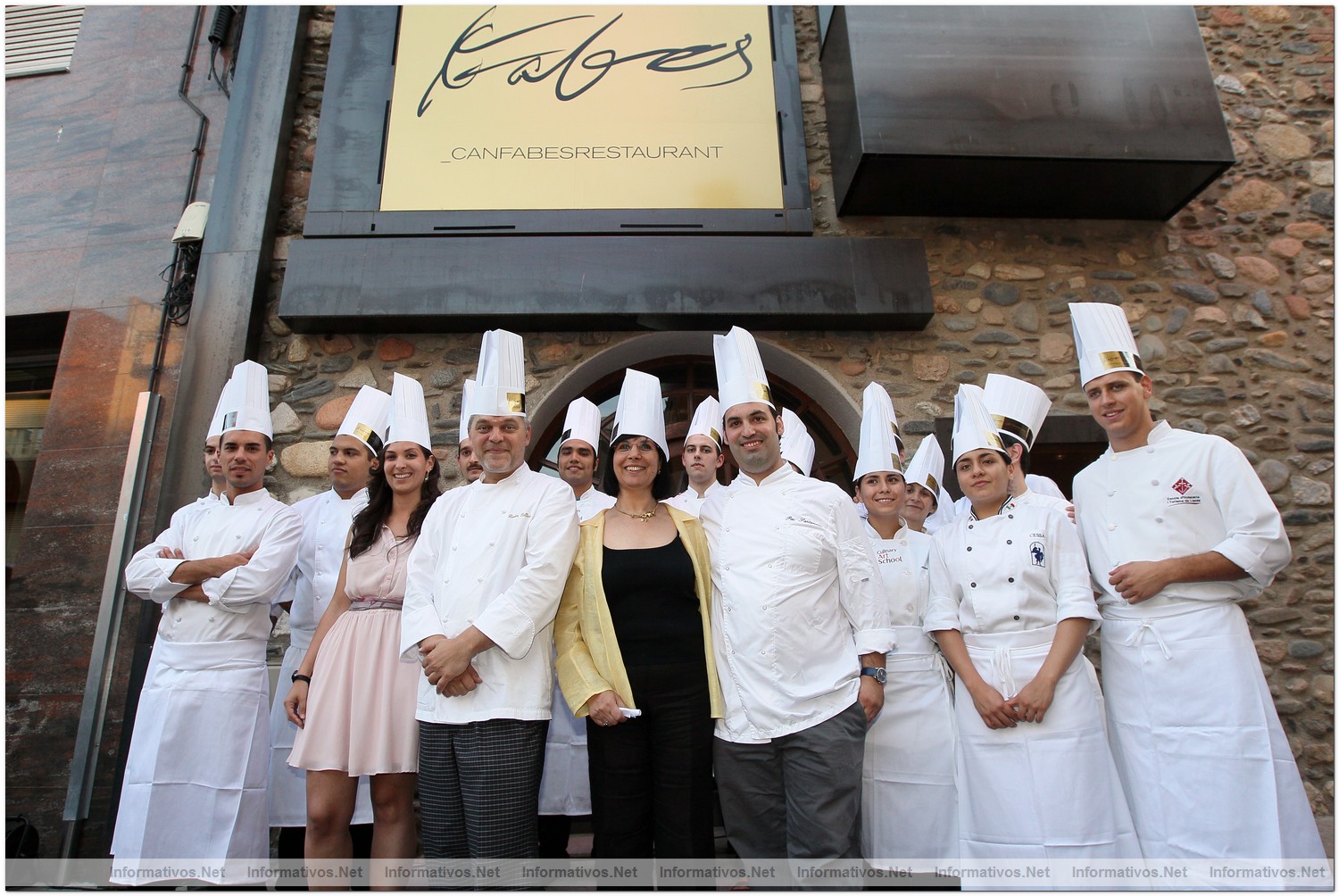 Sant Celoni, 2 de Julio de 2012.- Presentaci�n del nuevo 'claim' e imagen de Can Fabes. Regina, Xavier Pellicer, �ngels y Pau Santamar�a en la foto de familia