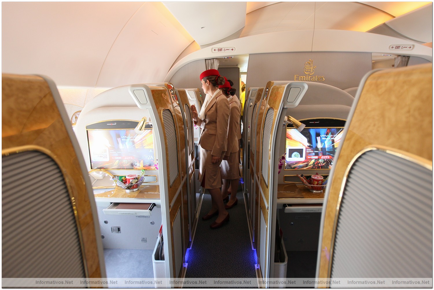 El Prat�03JUL012.- El Boeing 777-300ER de Emirates Barcelona-Dubai aterriza en Barcelona tras su vuelo inaugural. Vista de las lujosas suites privadas en First Class
