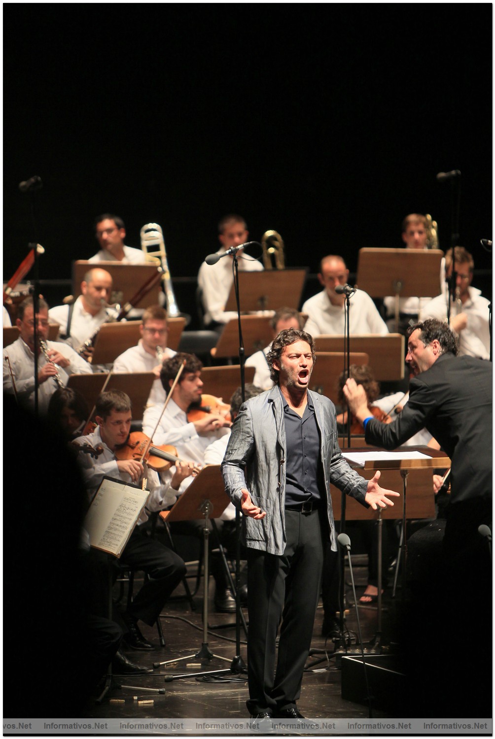 22AGO012.- Recital Lírico Jonas Kaufmann - Festival Castell de Peralada; Auditorio Parque del Castillo: el tenor Jonas Kaufmann acompañado por la Orquesta de Cadaqués dirigida por Jochen Rieder. Sus cinco bises dan idea del éxito de su interpretación
