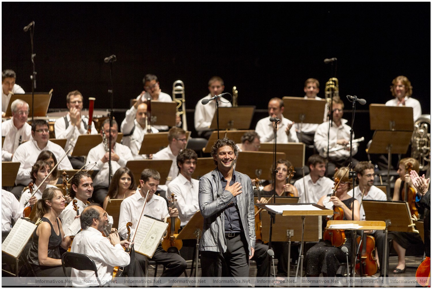 22AGO012.- Recital Lírico Jonas Kaufmann - Festival Castell de Peralada; Auditorio Parque del Castillo: el tenor Jonas Kaufmann acompañado por la Orquesta de Cadaqués dirigida por Jochen Rieder. Sus cinco bises dan idea del éxito de su interpretación