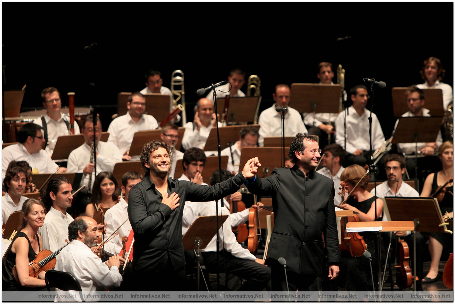 22AGO012.- Recital Lírico Jonas Kaufmann - Festival Castell de Peralada; Auditorio Parque del Castillo: el tenor Jonas Kaufmann acompañado por la Orquesta de Cadaqués dirigida por Jochen Rieder. Sus cinco bises dan idea del éxito de su interpretación