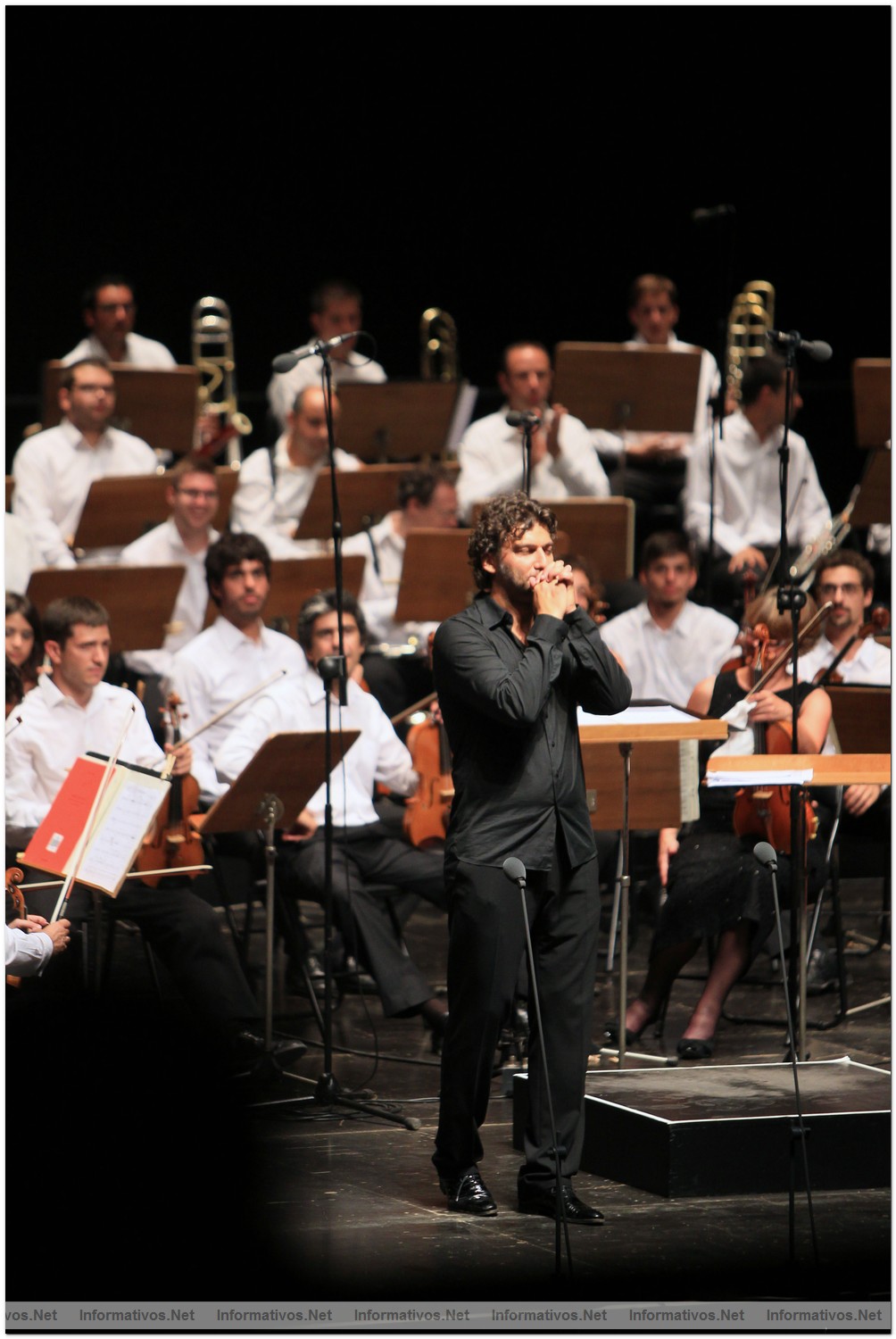22AGO012.- Recital Lírico Jonas Kaufmann - Festival Castell de Peralada; Auditorio Parque del Castillo: el tenor Jonas Kaufmann acompañado por la Orquesta de Cadaqués dirigida por Jochen Rieder. Sus cinco bises dan idea del éxito de su interpretación