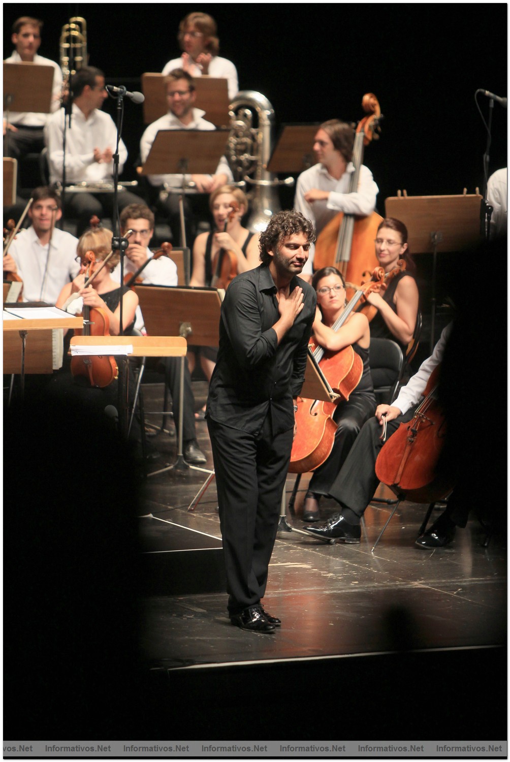 22AGO012.- Recital Lírico Jonas Kaufmann - Festival Castell de Peralada; Auditorio Parque del Castillo: el tenor Jonas Kaufmann acompañado por la Orquesta de Cadaqués dirigida por Jochen Rieder. Sus cinco bises dan idea del éxito de su interpretación