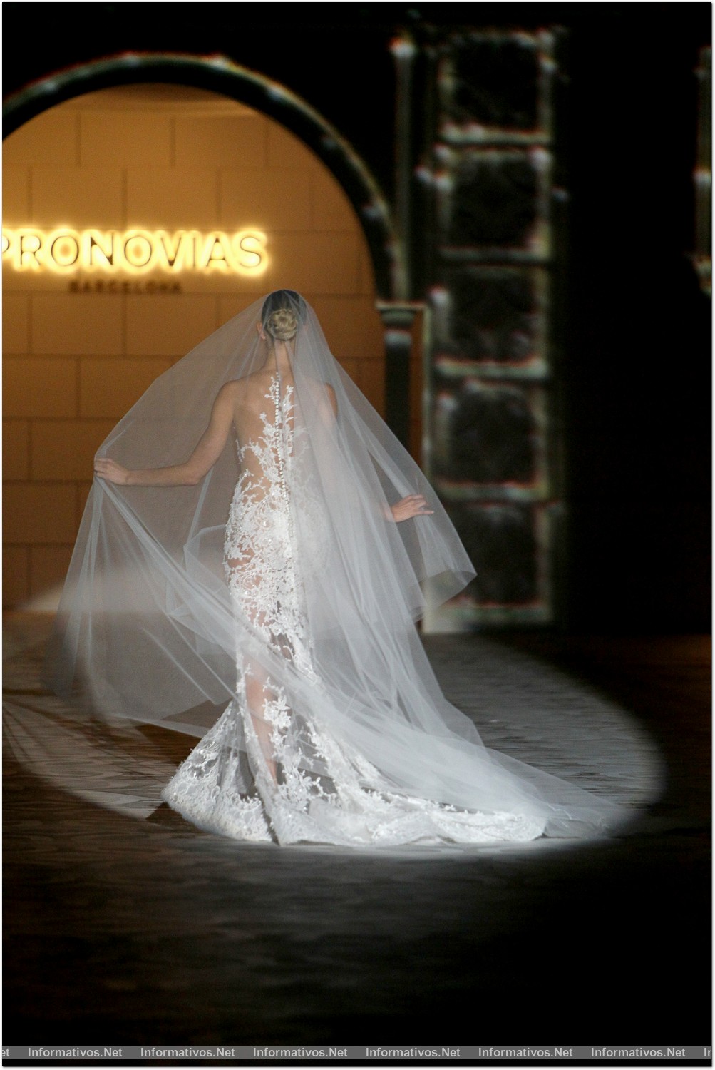 BCN9MAY014.- Desfile Pronovias colección 2015.