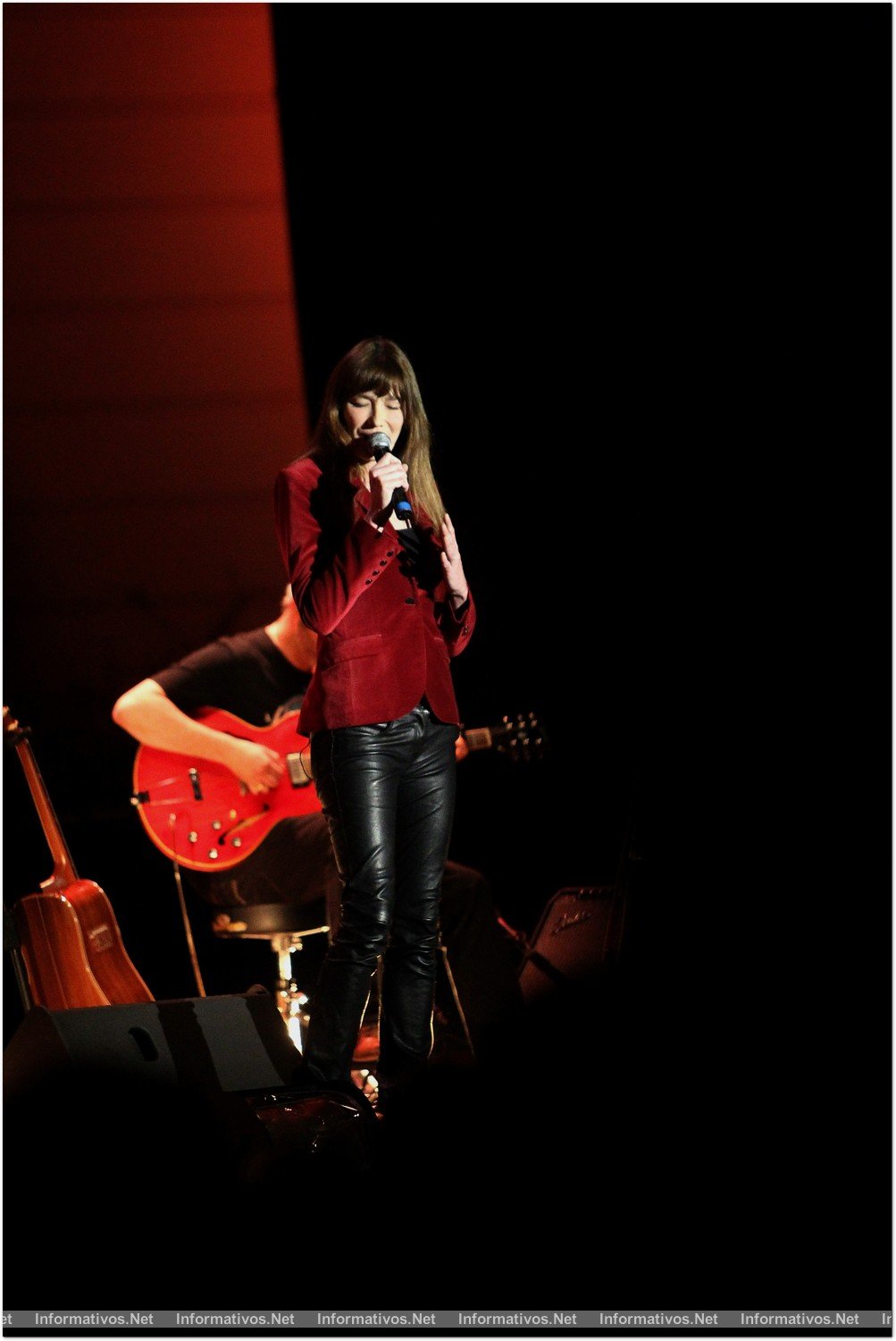 BCN19JUM014.- Concierto de Carla Bruni en el marco del Festival del Palacio de Pedralbes de Barcelona.