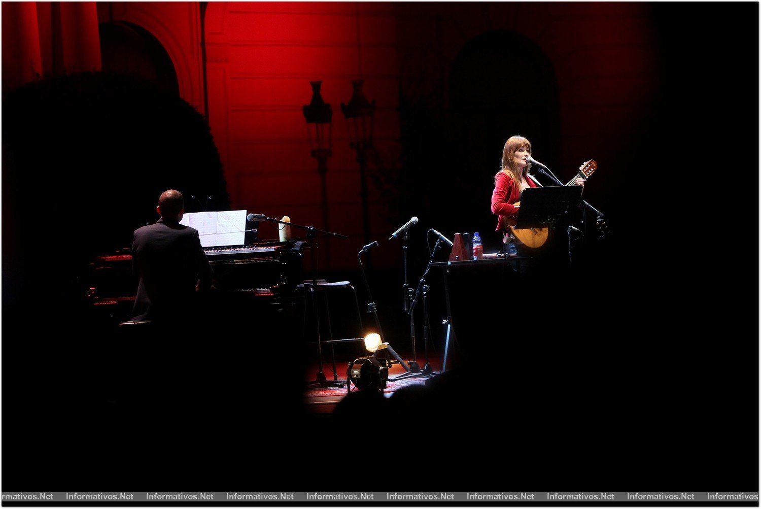 BCN19JUM014.- Concierto de Carla Bruni en el marco del Festival del Palacio de Pedralbes de Barcelona.