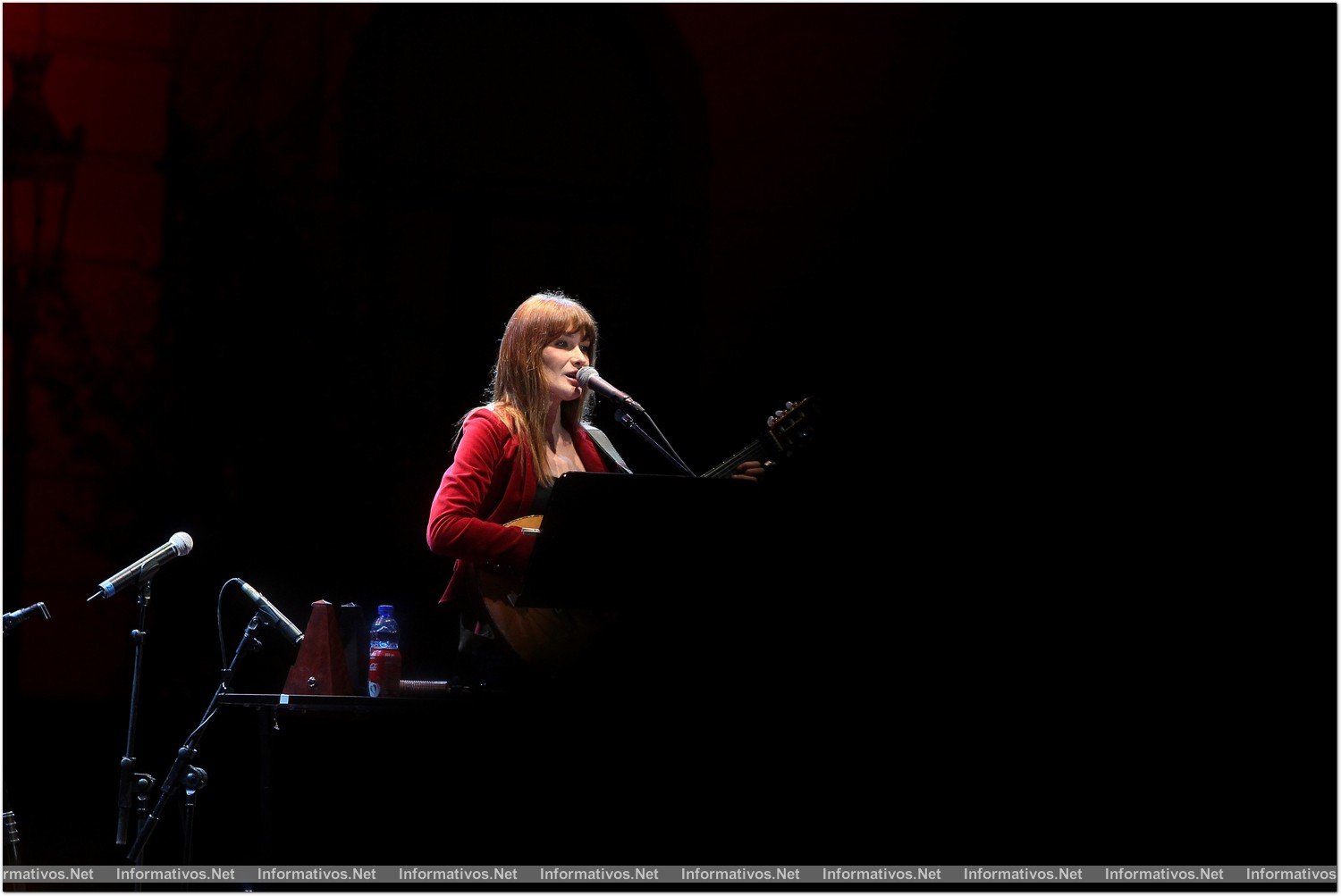 BCN19JUM014.- Concierto de Carla Bruni en el marco del Festival del Palacio de Pedralbes de Barcelona.