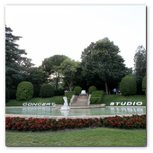 :: Pulse para Ampliar :: BCN19JUM014.- Concierto de Carla Bruni en el marco del Festival del Palacio de Pedralbes de Barcelona.