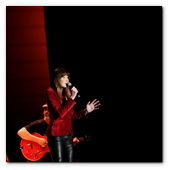 :: Pulse para Ampliar :: BCN19JUM014.- Concierto de Carla Bruni en el marco del Festival del Palacio de Pedralbes de Barcelona.