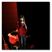 :: Pulse para Ampliar :: BCN19JUM014.- Concierto de Carla Bruni en el marco del Festival del Palacio de Pedralbes de Barcelona.