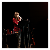 :: Pulse para Ampliar :: BCN19JUM014.- Concierto de Carla Bruni en el marco del Festival del Palacio de Pedralbes de Barcelona.