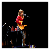 :: Pulse para Ampliar :: BCN19JUM014.- Concierto de Carla Bruni en el marco del Festival del Palacio de Pedralbes de Barcelona.