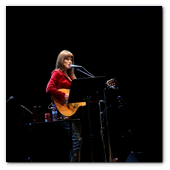 :: Pulse para Ampliar :: BCN19JUM014.- Concierto de Carla Bruni en el marco del Festival del Palacio de Pedralbes de Barcelona.