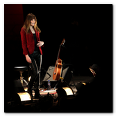 :: Pulse para Ampliar :: BCN19JUM014.- Concierto de Carla Bruni en el marco del Festival del Palacio de Pedralbes de Barcelona.