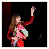 :: Pulse para Ampliar :: BCN19JUM014.- Concierto de Carla Bruni en el marco del Festival del Palacio de Pedralbes de Barcelona.