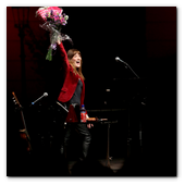 :: Pulse para Ampliar :: BCN19JUM014.- Concierto de Carla Bruni en el marco del Festival del Palacio de Pedralbes de Barcelona.