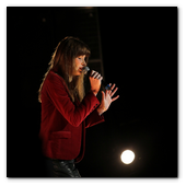 :: Pulse para Ampliar :: BCN19JUM014.- Concierto de Carla Bruni en el marco del Festival del Palacio de Pedralbes de Barcelona.