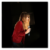 :: Pulse para Ampliar :: BCN19JUM014.- Concierto de Carla Bruni en el marco del Festival del Palacio de Pedralbes de Barcelona.