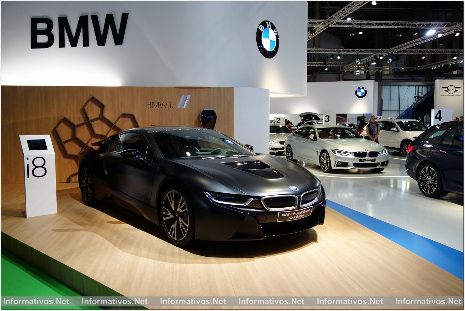 BCN12MAY017.- Automóbile. El salón del Automóvil que se ha reinventado para vender y lo consigue. BMW i8 uno de los vehículos más admirados del salón.